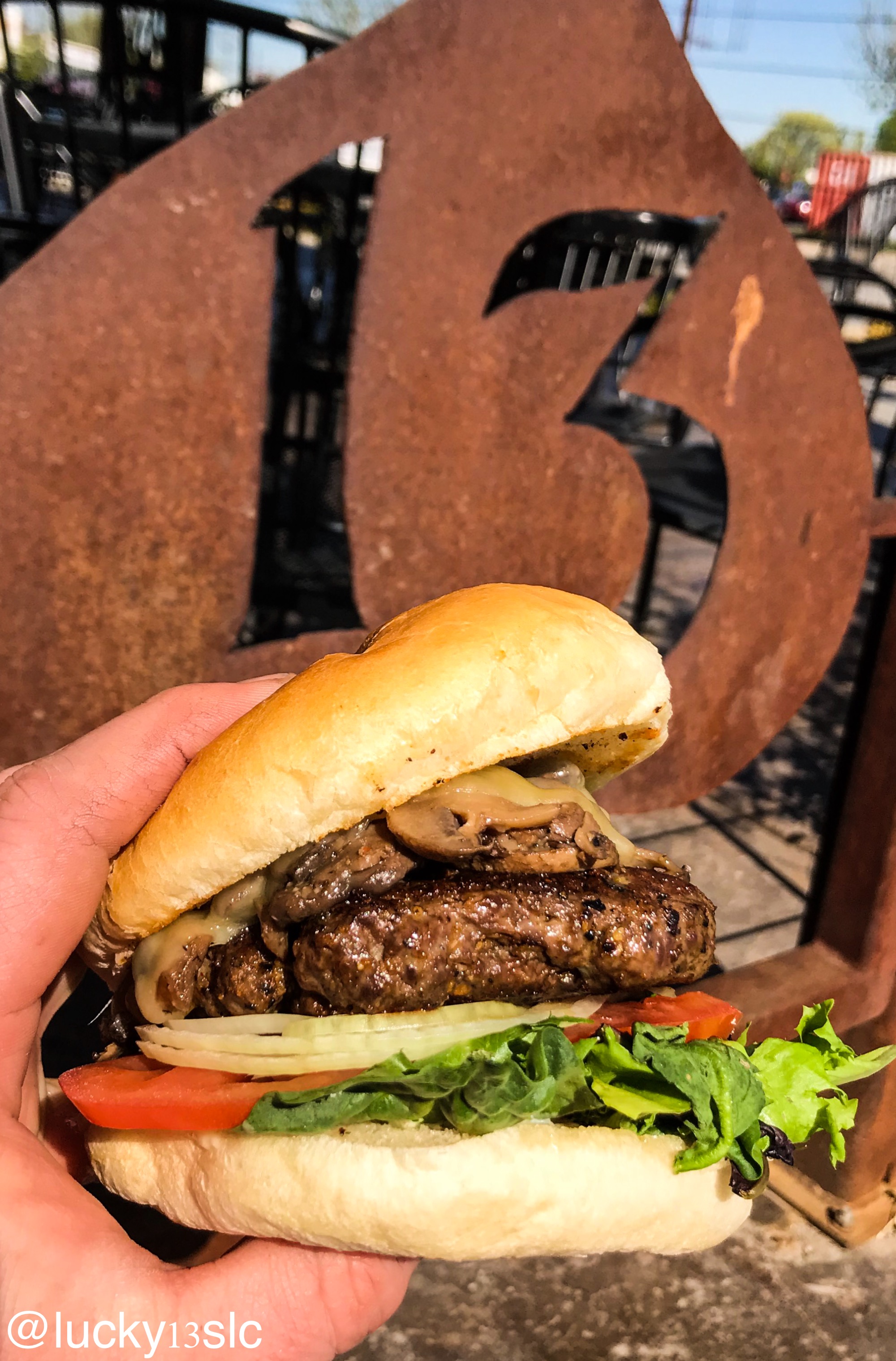 ELK BURGER Lucky 13 Bar & Grill